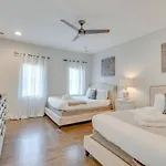 Hilltop Charmer Super Close To Downtown Three Bedroom *