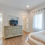Hilltop Charmer Super Close To Downtown Three Bedroom Holiday home Nashville