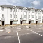 Ten Minutes To Broadway Luxurious Gated Townhome