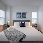 Minutes To Broadway Music Modern Townhome Holiday home Nashville
