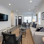 Holiday home Minutes To Broadway Music Modern Townhome
