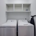 Minutes To Broadway Music Modern Townhome Holiday home Nashville