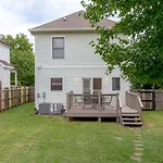 Southern City Comfort Huge Private Backyard