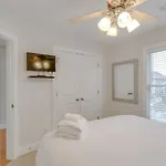 Southern City Comfort Huge Private Backyard