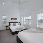 Minutes To Broadway Stunning Townhome Holiday home *