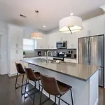 Holiday home Minutes To Broadway Stunning Townhome