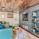 Unique And Stylish East 3 Bedroom 2.5 Bath Holiday home *