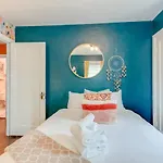 Unique And Stylish East 3 Bedroom 2.5 Bath Holiday home *