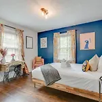 Unique And Stylish East 3 Bedroom 2.5 Bath Holiday home Nashville