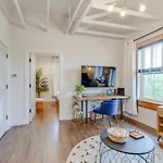 Apartment Amazing Amenities And Location - 1 Bedroom