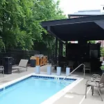Apartment Amazing Amenities And Location - 1 Bedroom