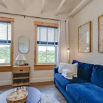 Apartment Amazing Amenities And Location - 1 Bedroom *