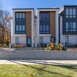 Sleek Large Retreat 9 Beds Modern Kitchen