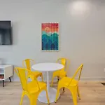 Hey Gorgeous Townhome 4 Bedrooms 4.5 Bathrooms Holiday home