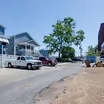 The Centennial Charmer- 8 Min From Broadway