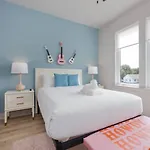 Holiday home Dolly And Denim 4 Bedroom 4.5 Bath With Spacious Rooftop Nashville