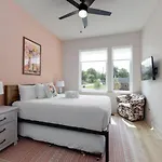 Holiday home Dolly And Denim 4 Bedroom 4.5 Bath With Spacious Rooftop *