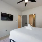 Dolly And Denim 4 Bedroom 4.5 Bath With Spacious Rooftop Nashville