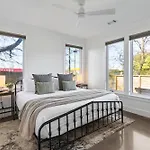 Walk To Restaurants Outdoor Patio With Grill And Fit Pit 1 Mile To Stadium And Downtown Nashville