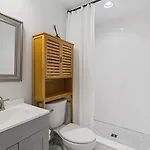 Walk To Restaurants Outdoor Patio With Grill And Fit Pit 1 Mile To Stadium And Downtown Holiday home *