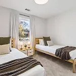 Walk To Restaurants Outdoor Patio With Grill And Fit Pit 1 Mile To Stadium And Downtown Holiday home Nashville