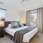 Walk To Restaurants Outdoor Patio With Grill And Fit Pit 1 Mile To Stadium And Downtown