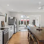 Holiday home Walk To Restaurants Outdoor Patio With Grill And Fit Pit 1 Mile To Stadium And Downtown