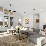 Walk To Restaurants Outdoor Patio With Grill And Fit Pit 1 Mile To Stadium And Downtown Holiday home Nashville