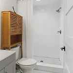 Holiday home Walk To Restaurants Outdoor Patio With Grill And Fit Pit 1 Mile To Stadium And Downtown *