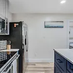 5842 Leslie-Charming, Cozy, Private 1Bed1Bath, Fenced Yard, Sunroom, Deck