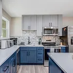 5842 Leslie-Charming, Cozy, Private 1Bed1Bath, Fenced Yard, Sunroom, Deck