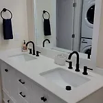 Holiday home Adorable, Cozy, Private 1bed1bath, Fenced Yard, Sunroom, Deck *