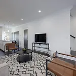 Holiday home Minutes To Broadway Alluring Gated Townhome Nashville