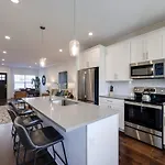 Minutes To Broadway Alluring Gated Townhome *