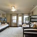 Holiday home Downtown Dream Extra Bedding Minutes To Broadway Nashville