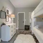 Dual Homes Gulch Superstars Epic Rooftop Holiday home *