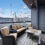 Two Townhomes Blue Dreams And Rustic Elegance Holiday home Nashville