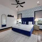 Holiday home Two Townhomes Blue Dreams And Rustic Elegance