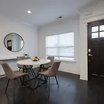 Two Elegant Townhomes Perfect For Large Groups Holiday home Nashville