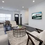 Holiday home Two Elegant Townhomes Perfect For Large Groups
