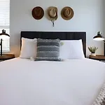 Two Elegant Townhomes Perfect For Large Groups