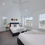Two Elegant Townhomes Perfect For Large Groups Holiday home