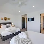 Holiday home Two Elegant Townhomes Perfect For Large Groups