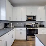 Two Elegant Townhomes Perfect For Large Groups Holiday home