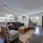 Holiday home Two Elegant Townhomes Perfect For Large Groups Nashville