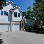 East Nashville Bliss Pool And Putt Putt Paradise