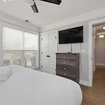 Holiday home The Americana 4 Bedroom 3.5 Bath Luxury *