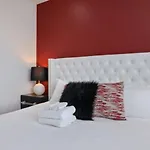 Urban Elegance Rooftop Lounge With Hot Tub * Nashville