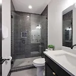 Urban Elegance Rooftop Lounge With Hot Tub Holiday home *