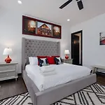 Urban Elegance Rooftop Lounge With Hot Tub Holiday home